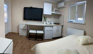 Гостевой дом Гостевой дом Вишневских Судак Двухместный номер с 1 кроватью или 2 отдельными кроватями и балконом-1