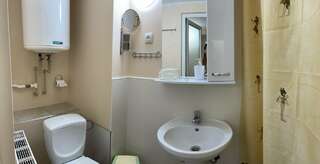 Гостевой дом Гостевой дом Вишневских Судак Четырехместный номер с видом на сад-4